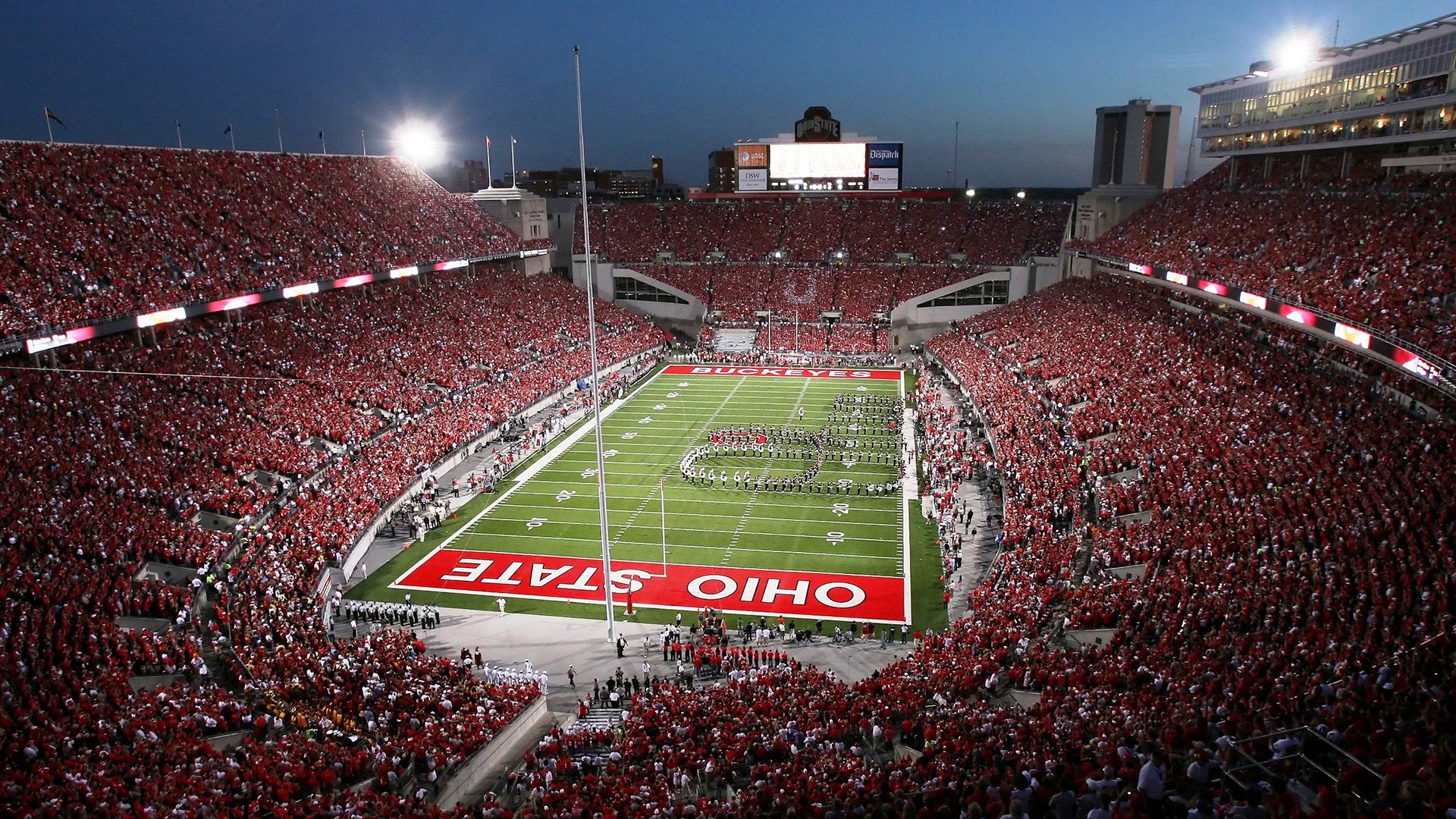 开云体育入口-F1街道赛之夜，字母哥成为全场焦点