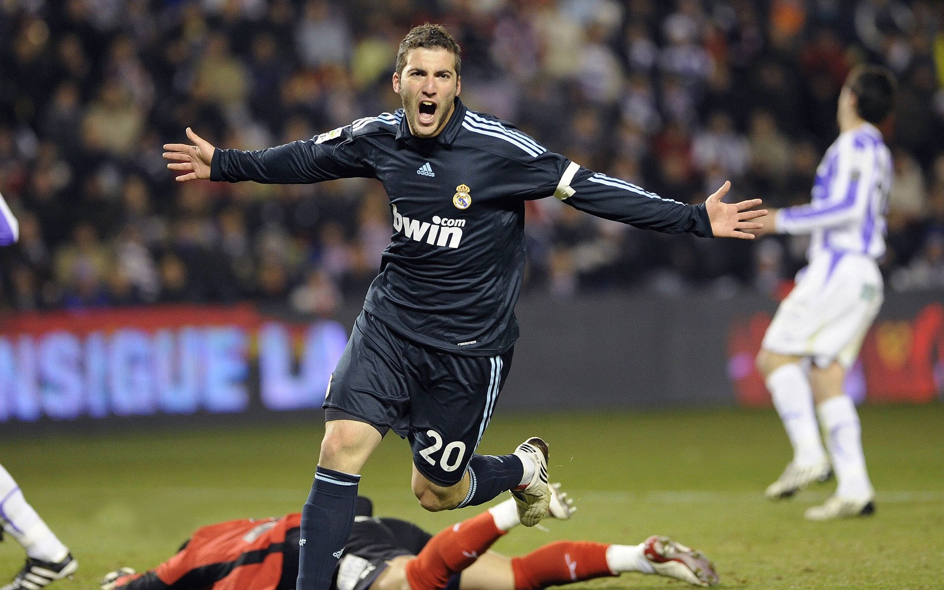 马刺鏖战灰熊，贝恩成为关键先生