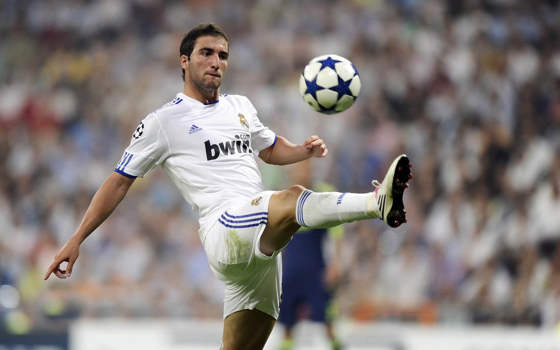 拉文带动全队节奏,湖人掀翻76人